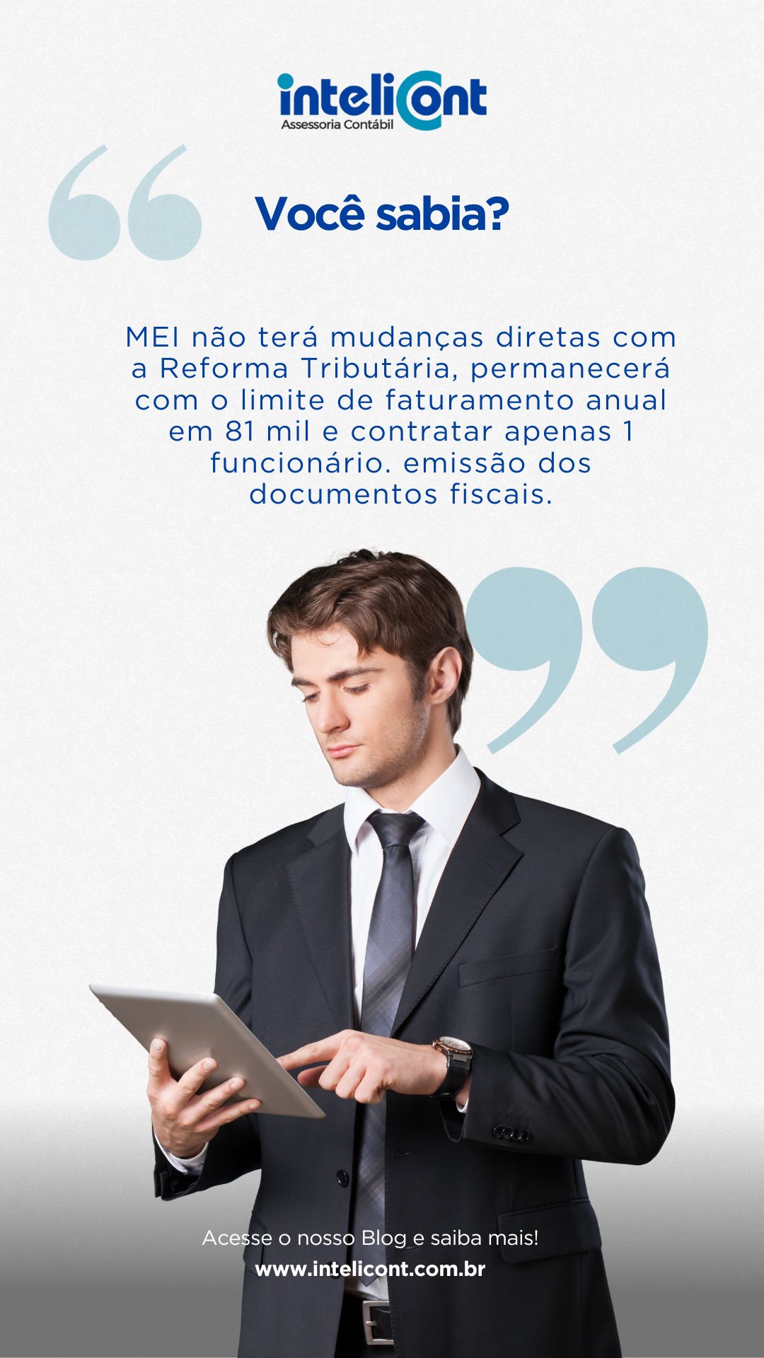 Imagem com fundo claro mostrando um homem de terno usando um tablet. Ao lado, há uma mensagem informando que o MEI não sofrerá mudanças diretas com a Reforma Tributária e manterá as atuais regras de faturamento e contratação.