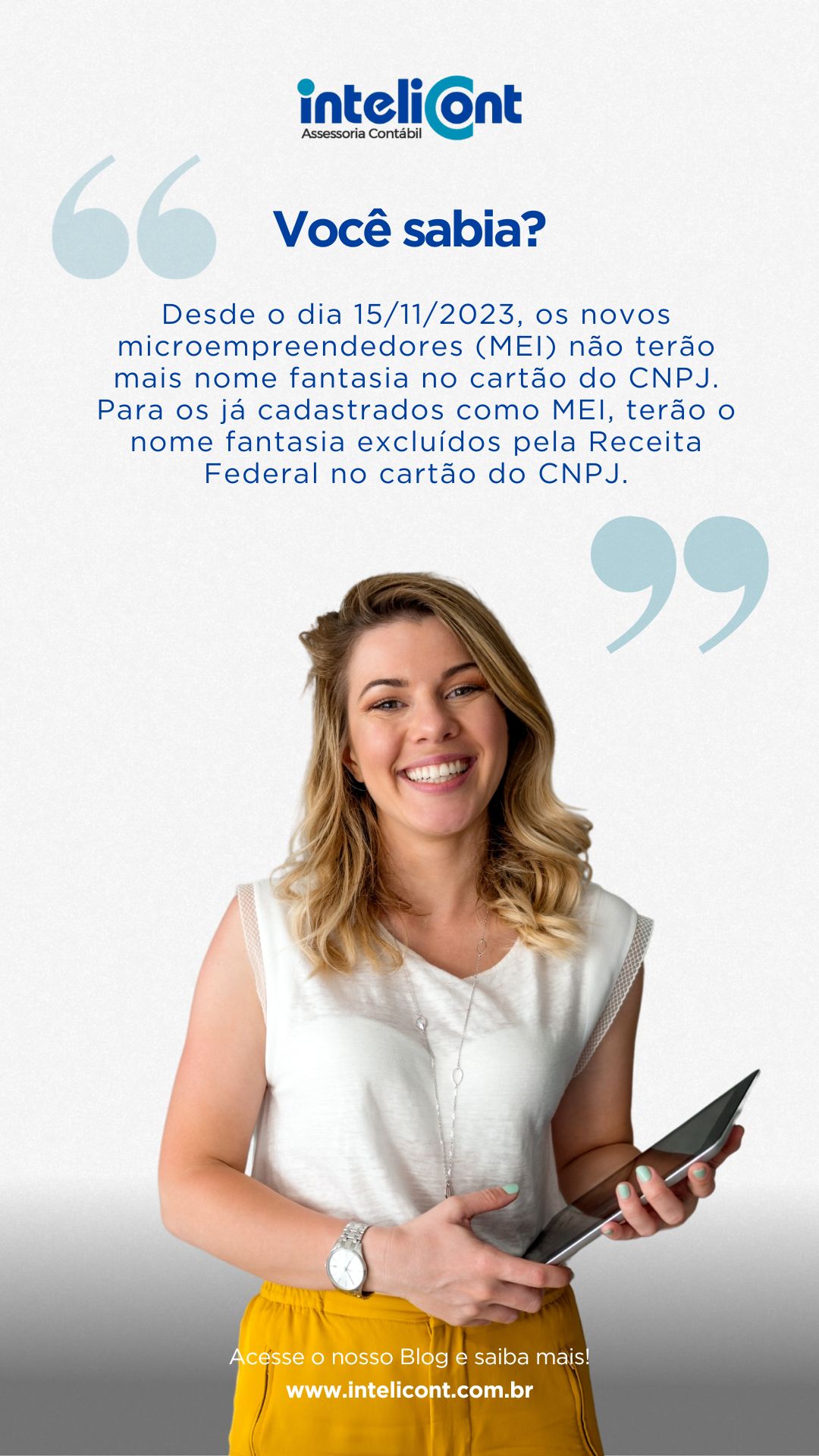 Mulher sorridente segura um tablet. O fundo é claro com texto explicando mudança no cartão do CNPJ para microempreendedores.