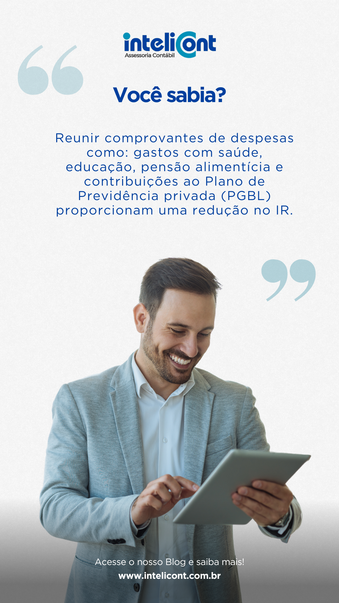 Homem de terno cinza usando um tablet e sorrindo, com fundo claro e texto informativo sobre como despesas como saúde, educação e previdência privada podem reduzir o valor do Imposto de Renda.