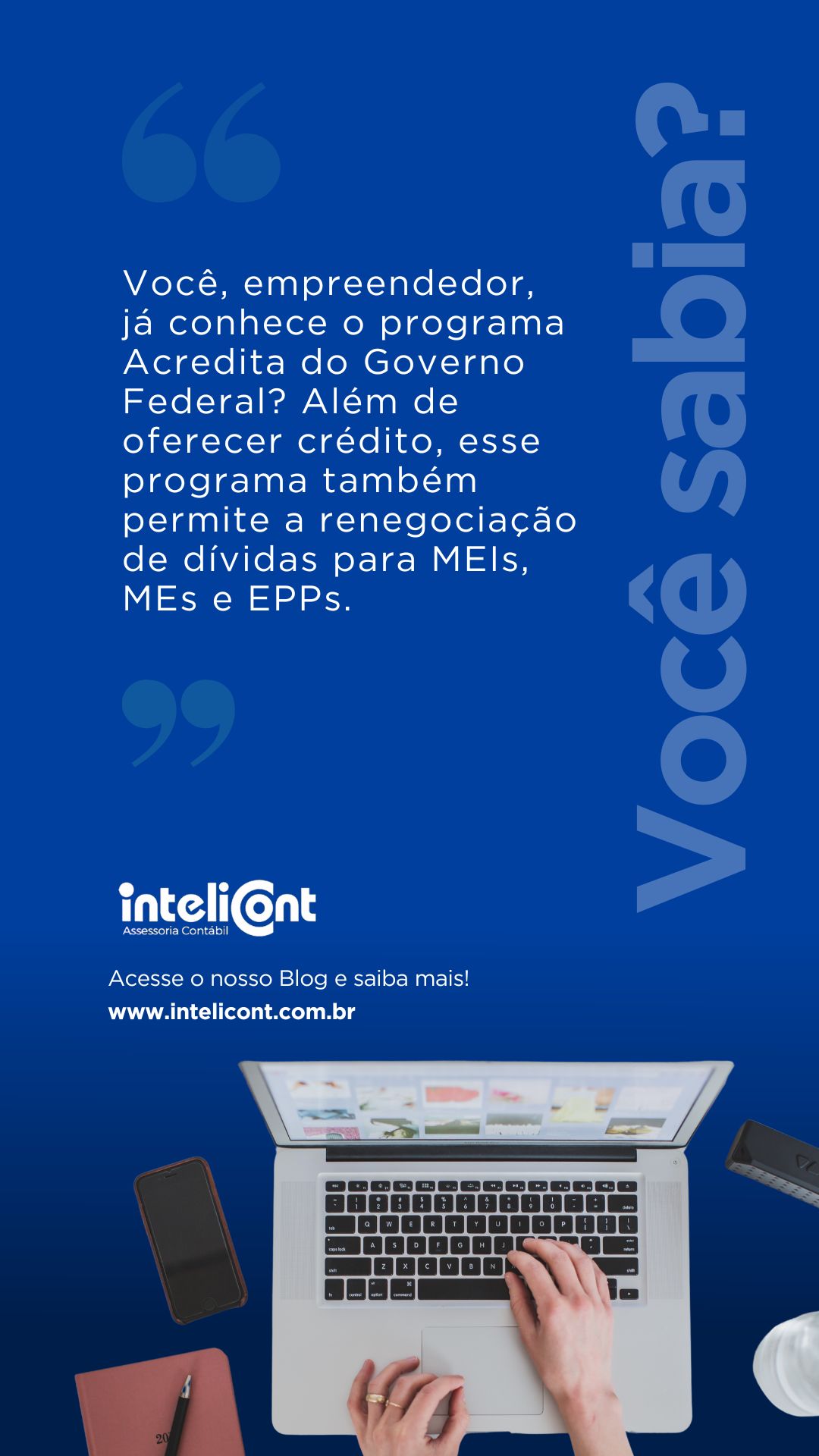 Imagem em tons de azul escuro. No topo, o logo da InteliCont e o título “Você sabia?” na vertical. A seguir, um bloco de texto que convida o empreendedor a conhecer o programa Acredita do Governo Federal. Na parte inferior, mãos digitando em um notebook sobre uma mesa com objetos de escritório e o rodapé com o endereço do blog da InteliCont.